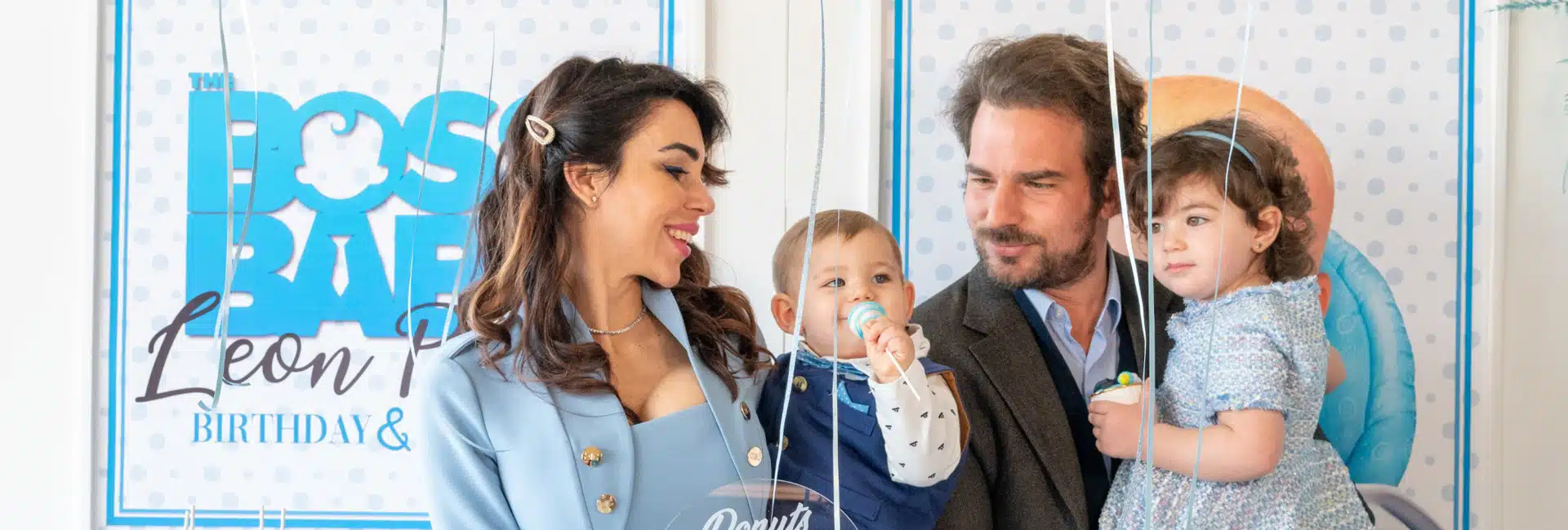 FOTO di un evento di compleanno con famiglia felice, organizzato da ChiaraB Events, wedding planner specializzata in eventi e ricevimenti, ambientazione colorata e atmosfera gioiosa.