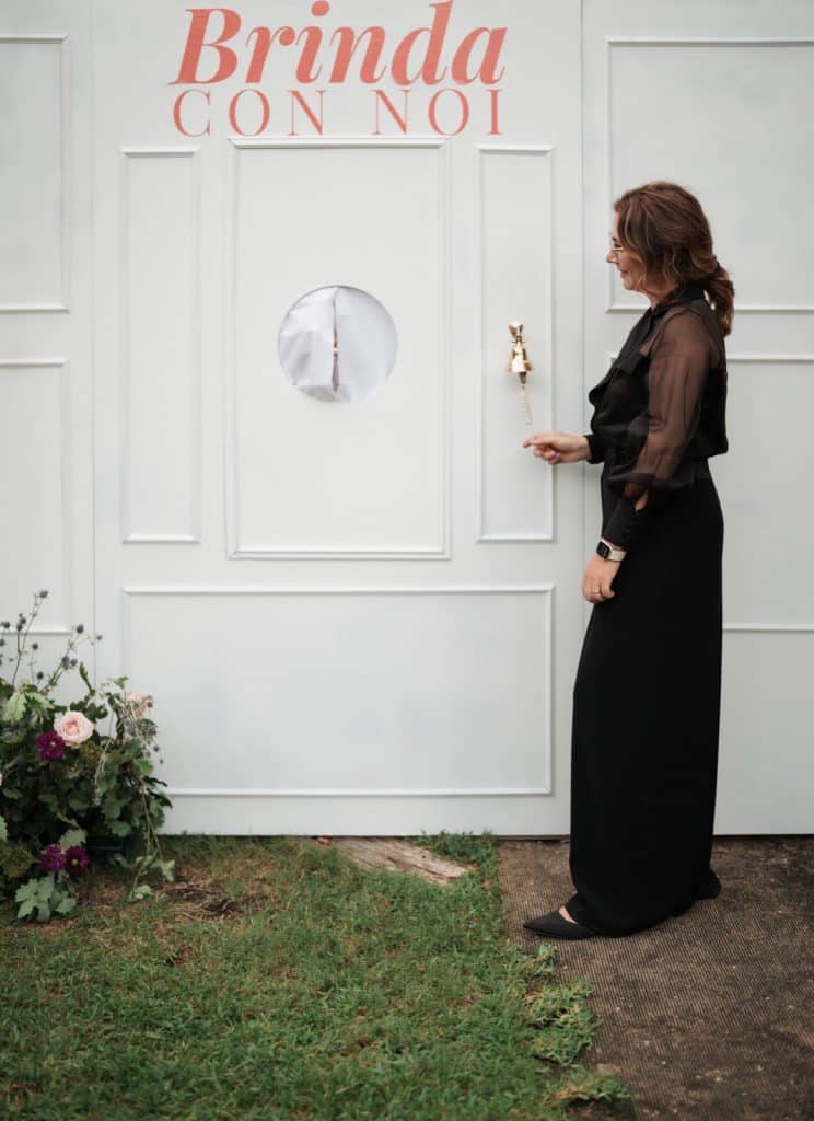 Brinda con noi wedding planning, evento elegante con decorazioni floreali, chiara b eventi, organizzazione matrimoni, servizio di pianificazione matrimoni a cargo.