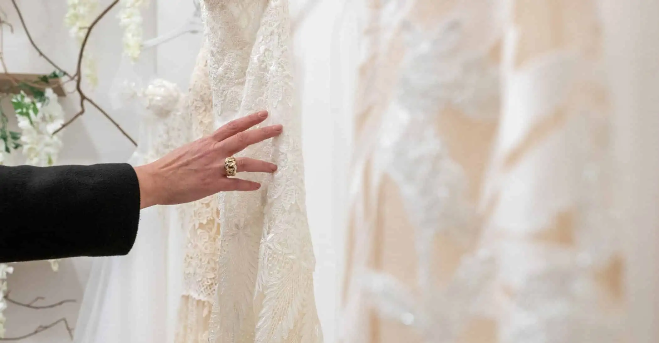 Luxury lace wedding dress, wedding detailing, wedding planner ChiaraB Events.