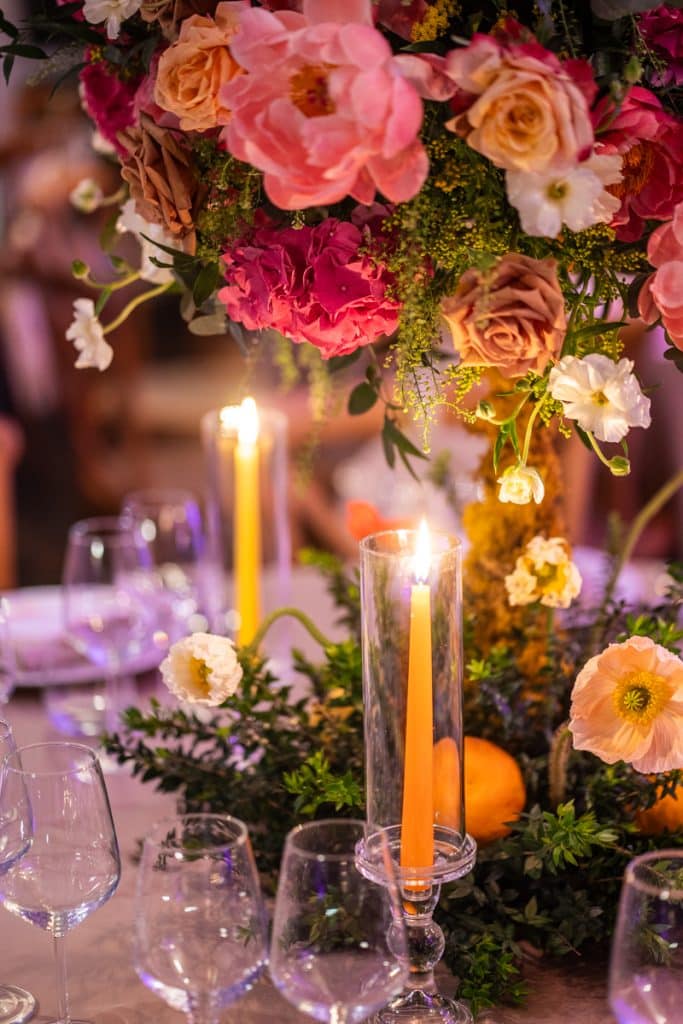 Fioriere per matrimoni, decorazioni floreali eleganti e composizioni di fiori per eventi romantici, servizio di wedding planner a Milano.