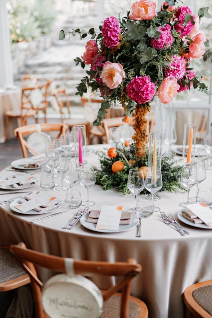 Fiorista per matrimoni, allestimenti floreali eleganti, decorazioni floreali per eventi, organizzazione matrimoni, pianificazione eventi.