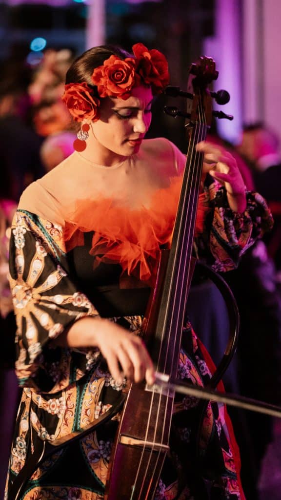 Chiarabevents, wedding planner, musica dal vivo, evento esclusivo, atmosfera romantica, servizio professionale, eleganza e stile, organizzazione matrimoni, pianificazione eventi, coordinamento completo, decorazioni floreali, cerimonie indimenticabili, servizi personalizzati.