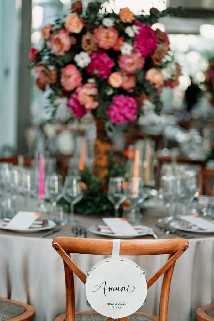 Fiorista per matrimonio con fiori colorati e decorazioni eleganti, servizio di wedding planning professionale, allestimenti floreali su misura, eventi nuziali raffinati, organizzazione matrimoni perfetti.
