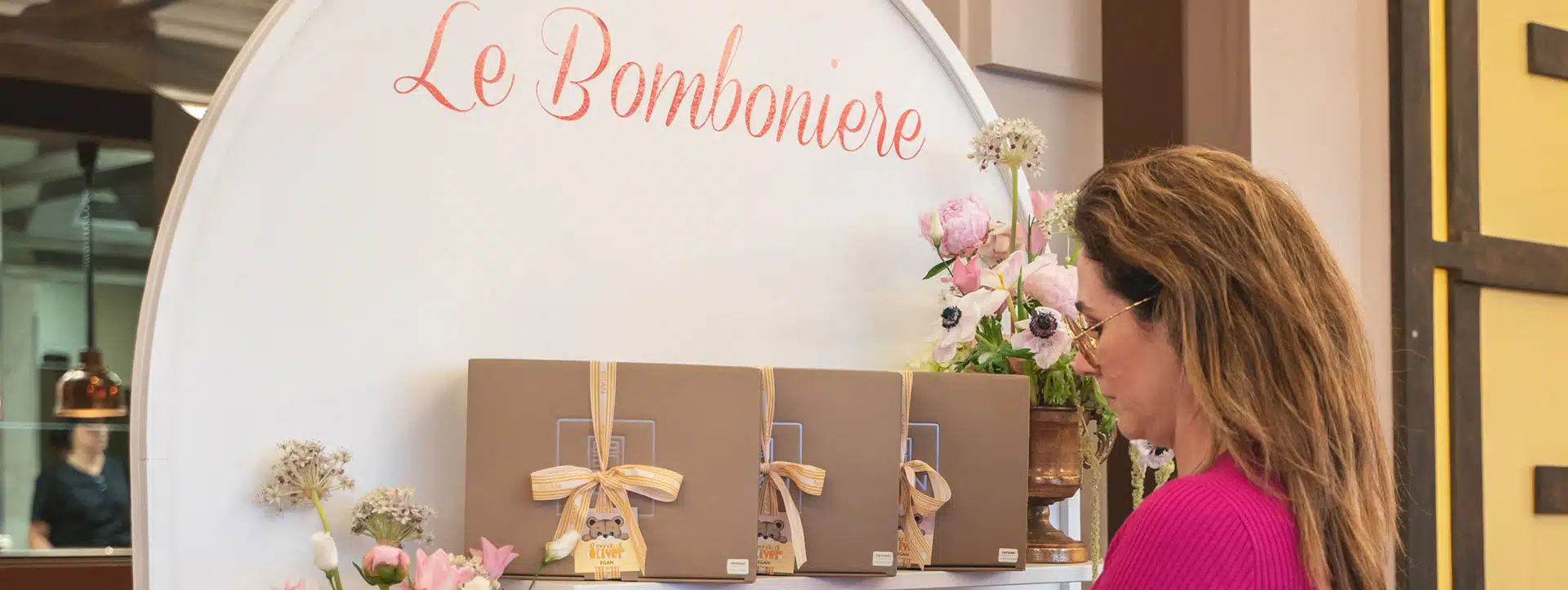 Bomboniere matrimonio con decorazioni floreali e confezioni eleganti, servizio professionale di wedding planner a Verona, organizzazione eventi e matrimoni di classe.