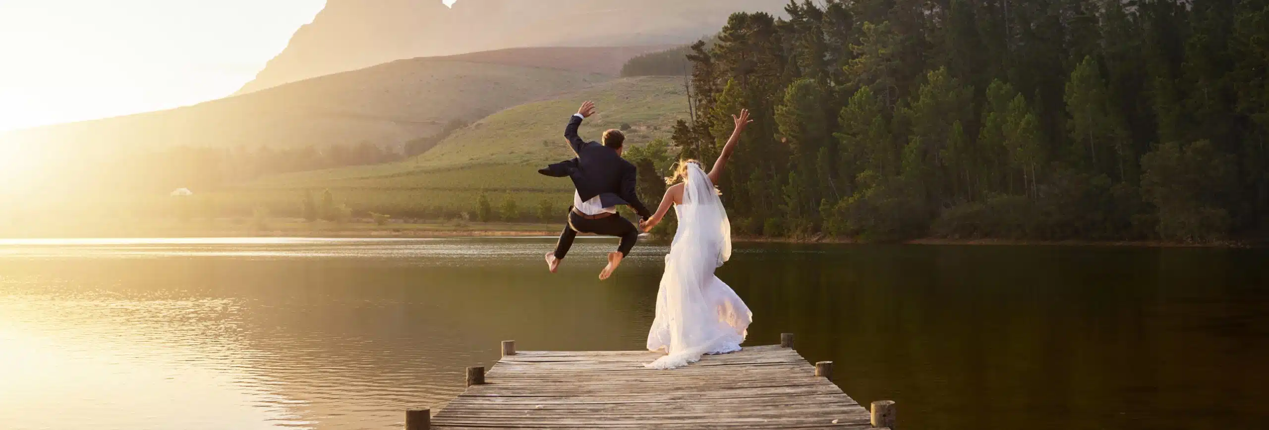 Abbronzato, matrimonio sulla spiaggia, pianificatrice di matrimoni, Chiara B Events, wedding planner, destinazioni di nozze, servizio di organizzazione matrimoni, eventi di nozze personalizzati, partner di matrimonio affidabili, consulenza per matromoni, pianificazione eventi speciali, location da sogno, esperienza nel settore matrimoni.