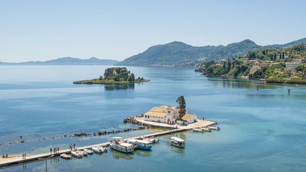 Getting married on Lake Garda: the perfect wedding between water and mountains
