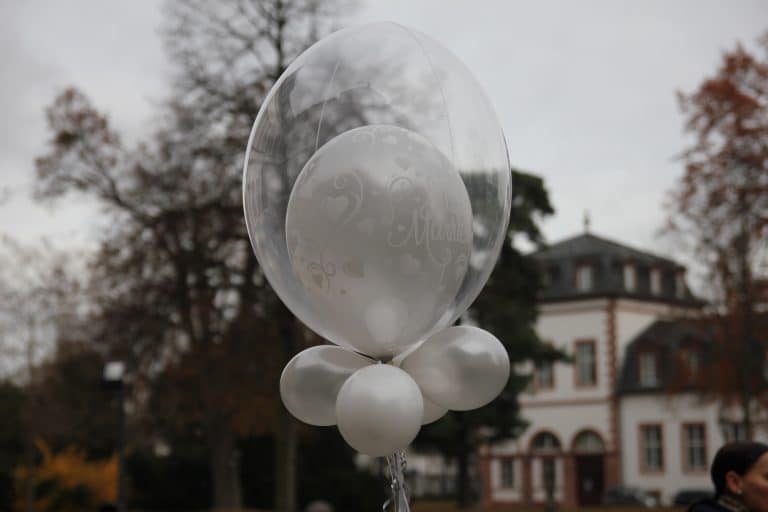 Balloons Bride and Groom Exit Church: Decorative Ideas for a Fairytale Performance