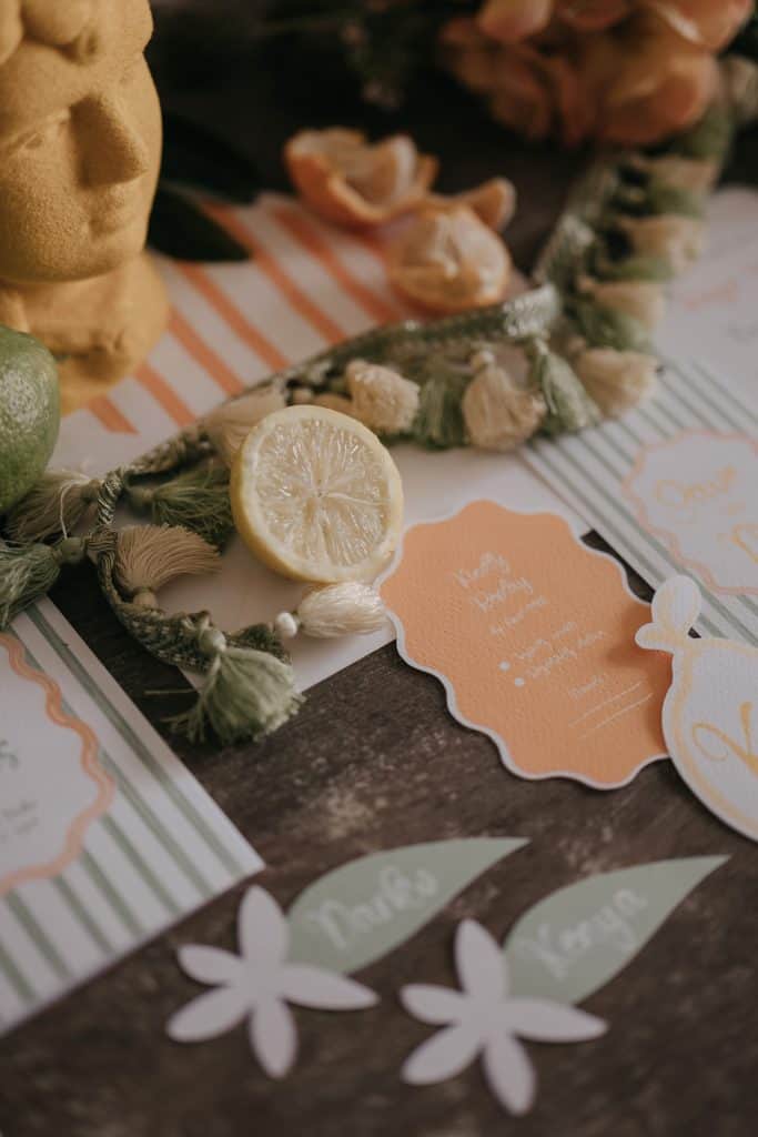 Faro di limone decorativo e dettagli di matrimonio eleganti, perfetti per un matrimonio romantico e raffinato. Ideale per wedding planner e decorazioni di eventi speciali.